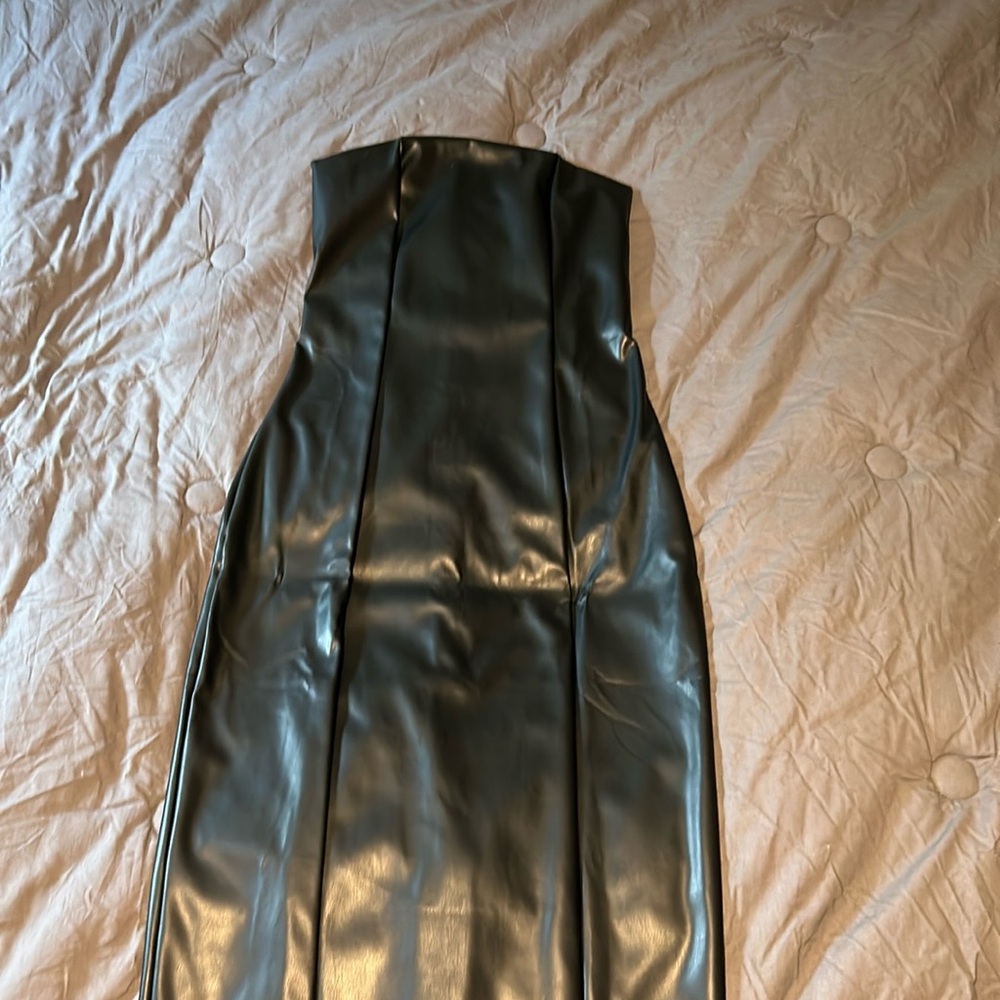 Black pleather strapless dress - Picture 4 of 4